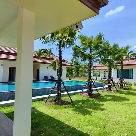 Isan Golf & Adventure Hotel Ούντον Τάνι Εξωτερικό φωτογραφία