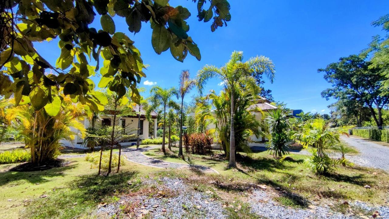 Isan Golf & Adventure Hotel Ούντον Τάνι Εξωτερικό φωτογραφία