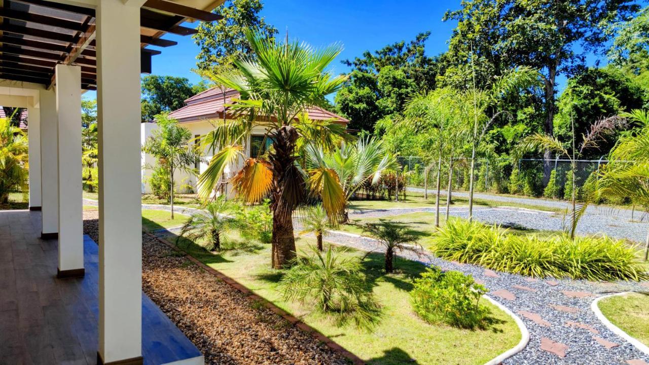 Isan Golf & Adventure Hotel Ούντον Τάνι Εξωτερικό φωτογραφία